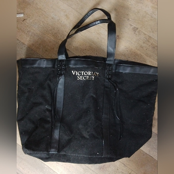 Victoria Secret Weekender - Picture 2 of 4